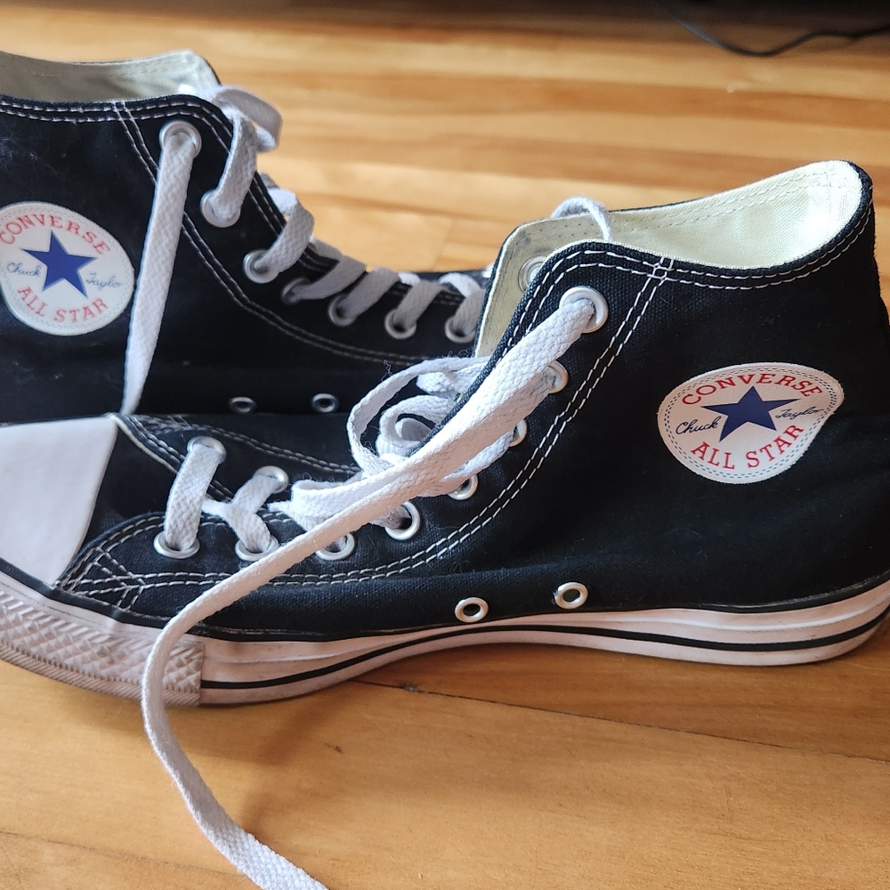 Black converse, size 9 for men or 11 for women - Picture 3 of 3